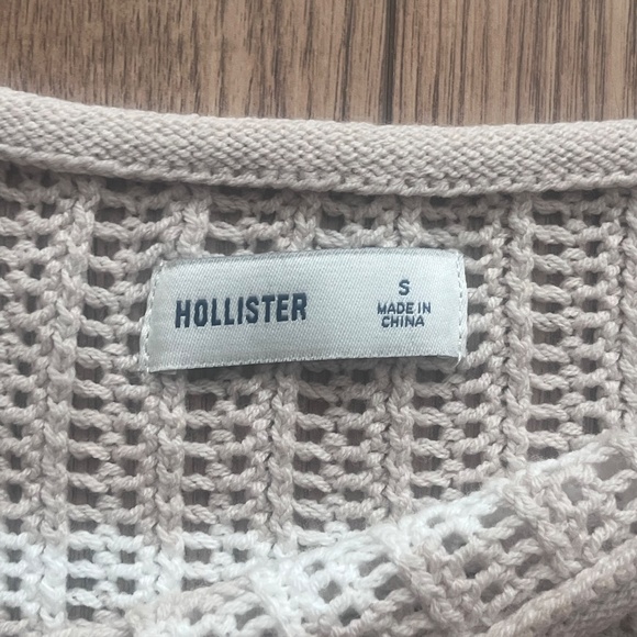 Hollister off the shoulder knit - Picture 2 of 4